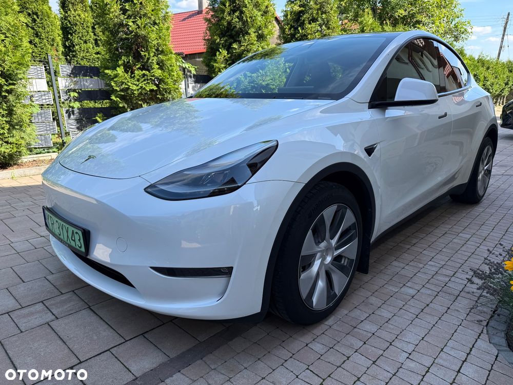 Tesla Model Y Long Range AWD - 1