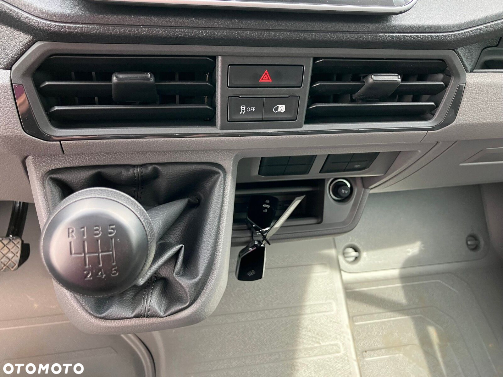 Volkswagen Crafter 35 2.0 TDI L4H3 4490 177 KM - 13