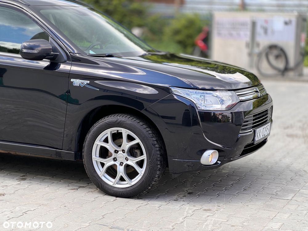 Mitsubishi Outlander - 2