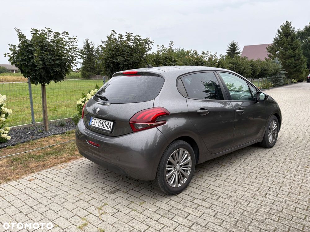 Peugeot 208 - 3