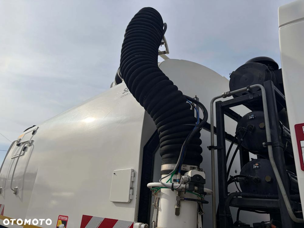 Renault D 12 zamiatarka - 13