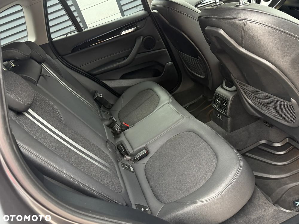 BMW X1 sDrive18i Sport Line - 33