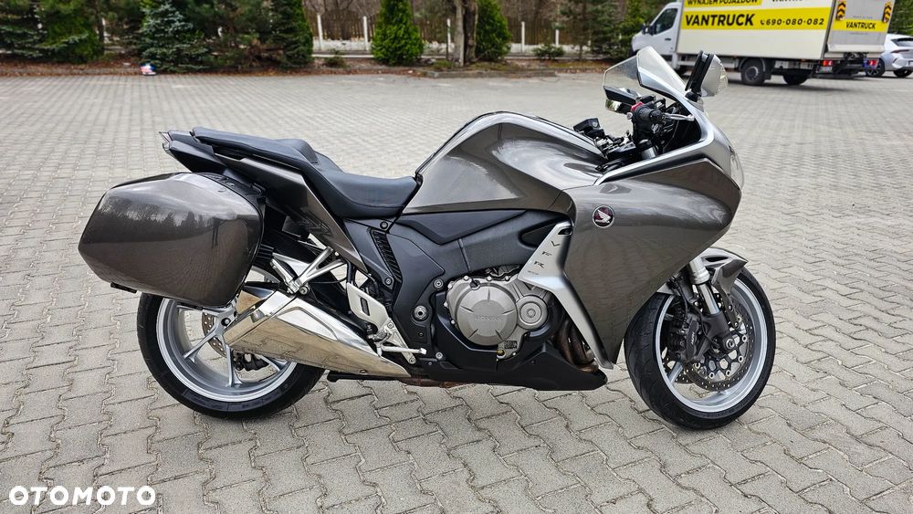 Honda VFR - 17