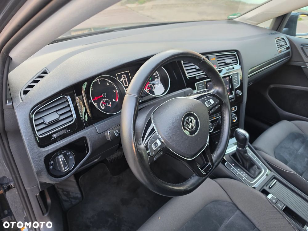 Volkswagen Golf 1.6 TDI Comfortline DSG - 32