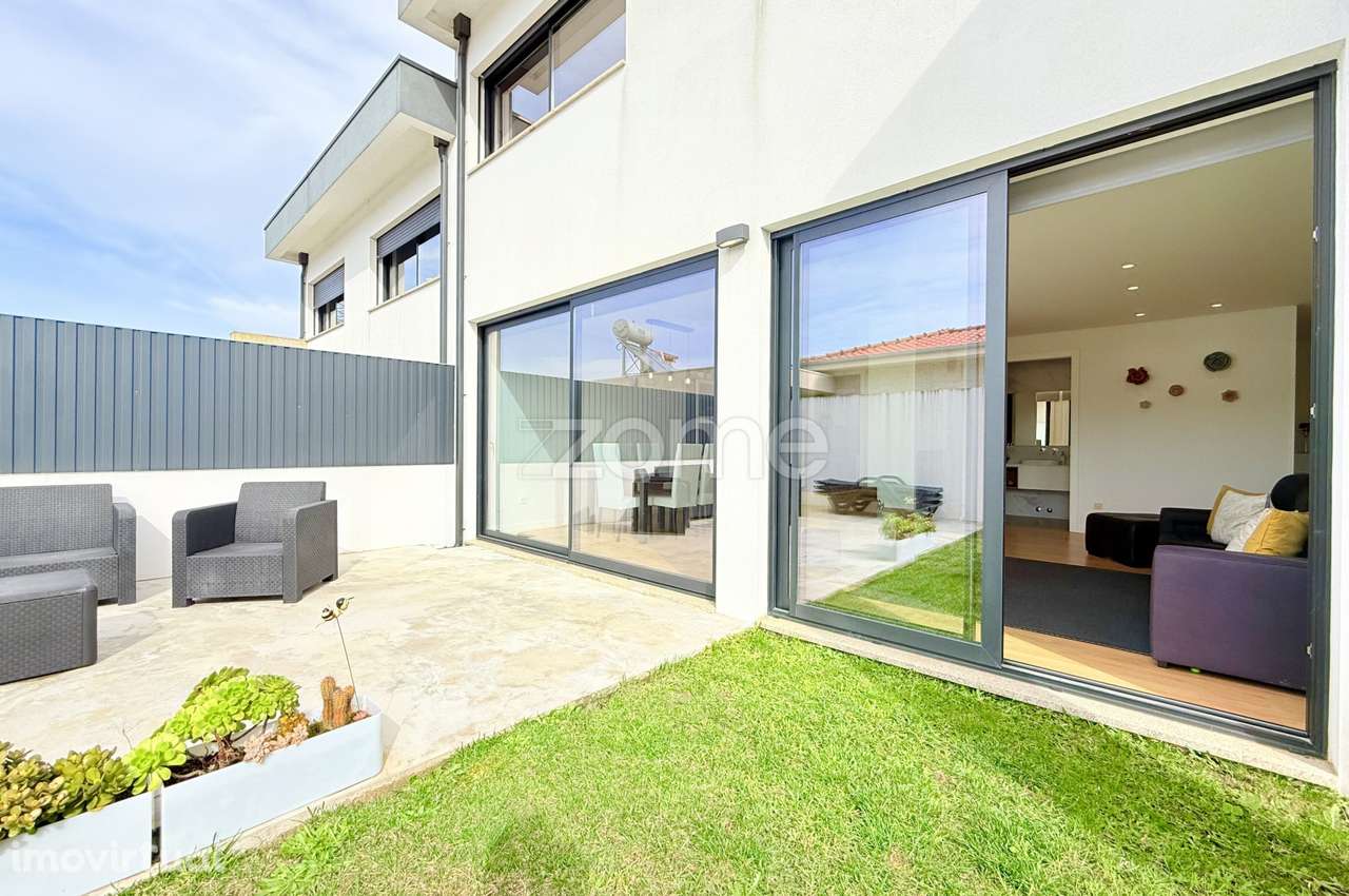 Moradia Semi-Nova T3 - Vale S. Cosme - Grande imagem: 2/56