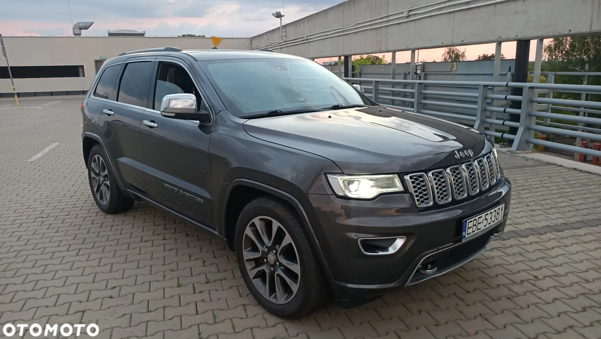 Jeep Grand Cherokee ver-3-6-v6-overland