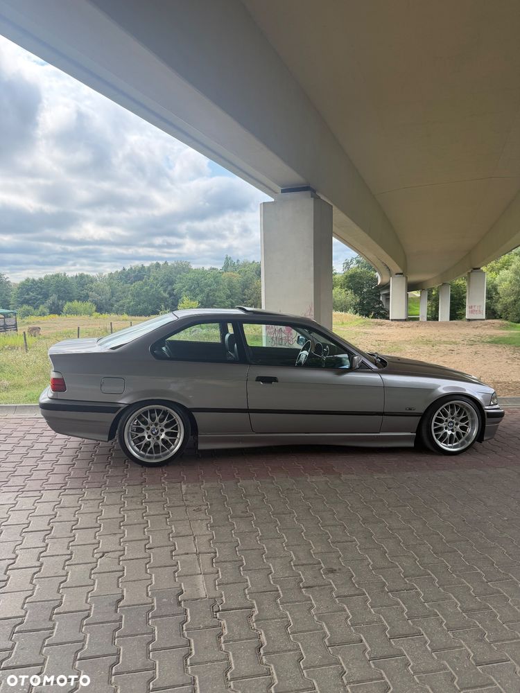 BMW Seria 3 323i - 26