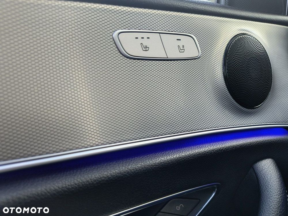 Mercedes-Benz Klasa E 400 4-Matic 9G-TRONIC - 26