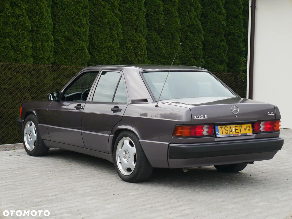 Mercedes-Benz W201 (190) - 12