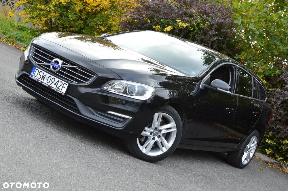 Volvo V60 D6 AWD Plug-in Hybrid Summum - 26