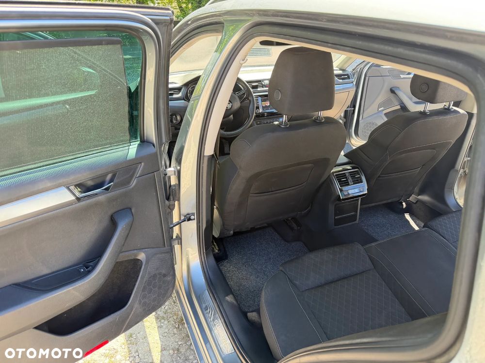 Skoda Superb 2.0 TDI Style DSG - 8
