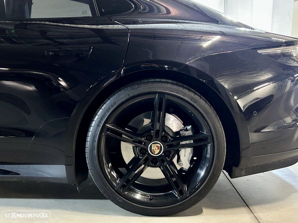 Porsche Taycan Turbo - 22