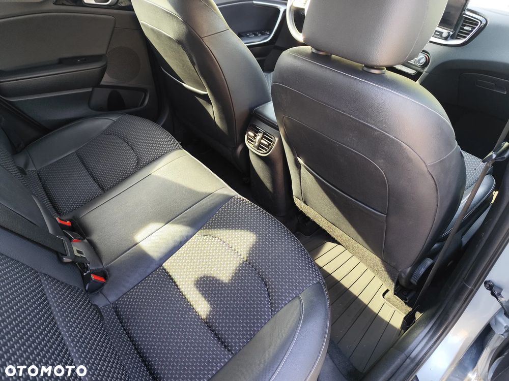 Kia Ceed 1.6 CRDi mHEV L Business Line - 17