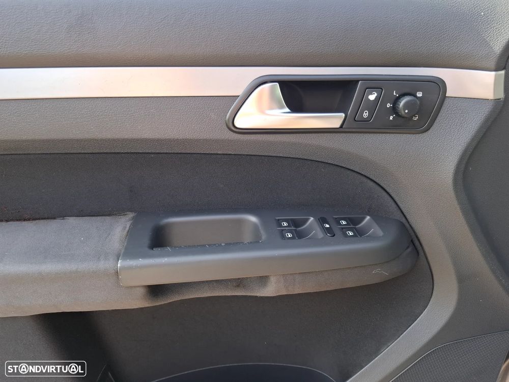 VW Touran 2.0 TDI Highline 7L - 12