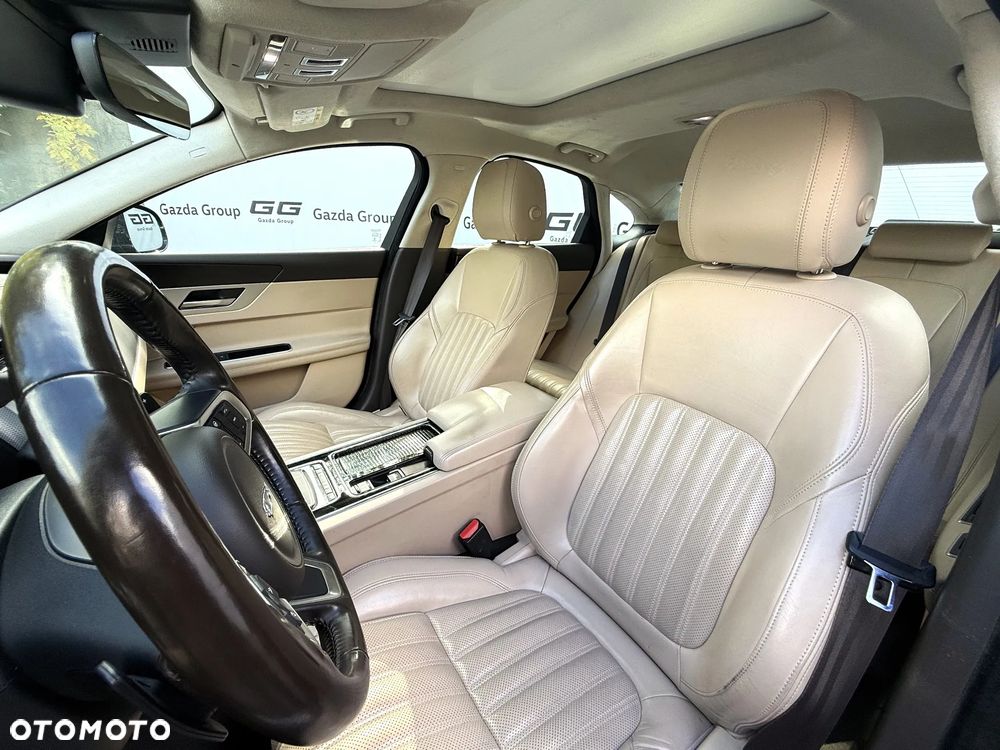 Jaguar XF 2.0 i4D AWD Portfolio - 12
