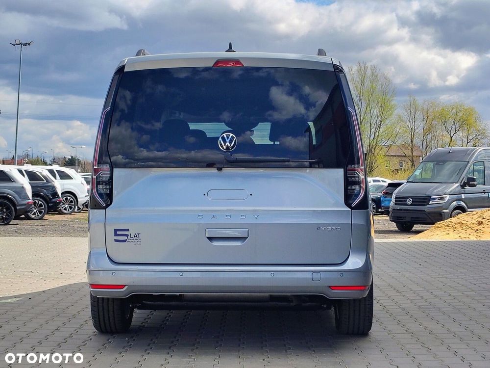 Volkswagen Caddy Caddy Maxi Life 7-miejscowy silnik: 1,5 l TSI eHybrid EU6 85 kW / skrzynia biegów: automatyczna DSG, 6-biegowa rozstaw osi: 2970 mm - 6