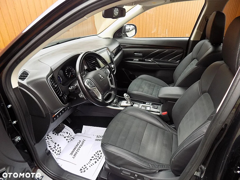Mitsubishi Outlander 2.4 4WD Plug-In Hybrid Top - 5