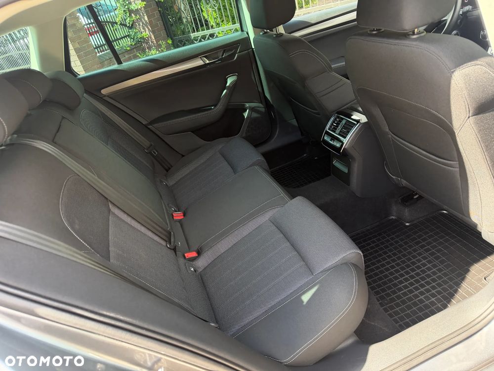 Skoda Superb 2.0 TDI SCR Style DSG - 34