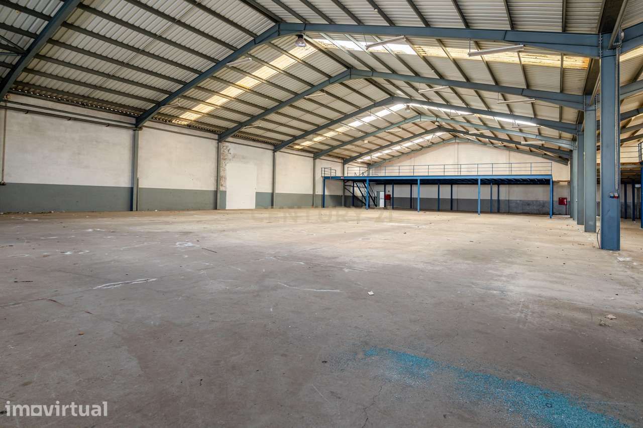 Armazém Gaveto em Grijó/Vila Nova de Gaia com 2.555 m² Zona Industrial - Grande imagem: 5/6