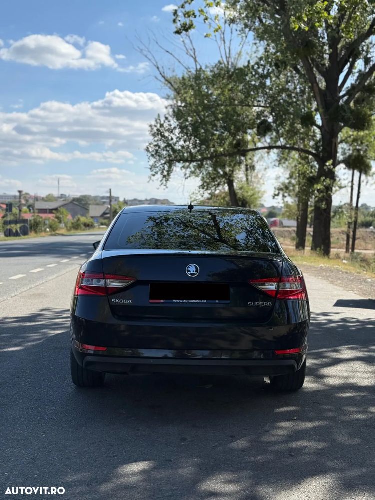Skoda Superb 2.0 TDI DSG Style - 4