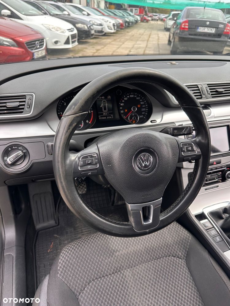 Volkswagen Passat 2.0 TDI Comfortline R-Style - 19