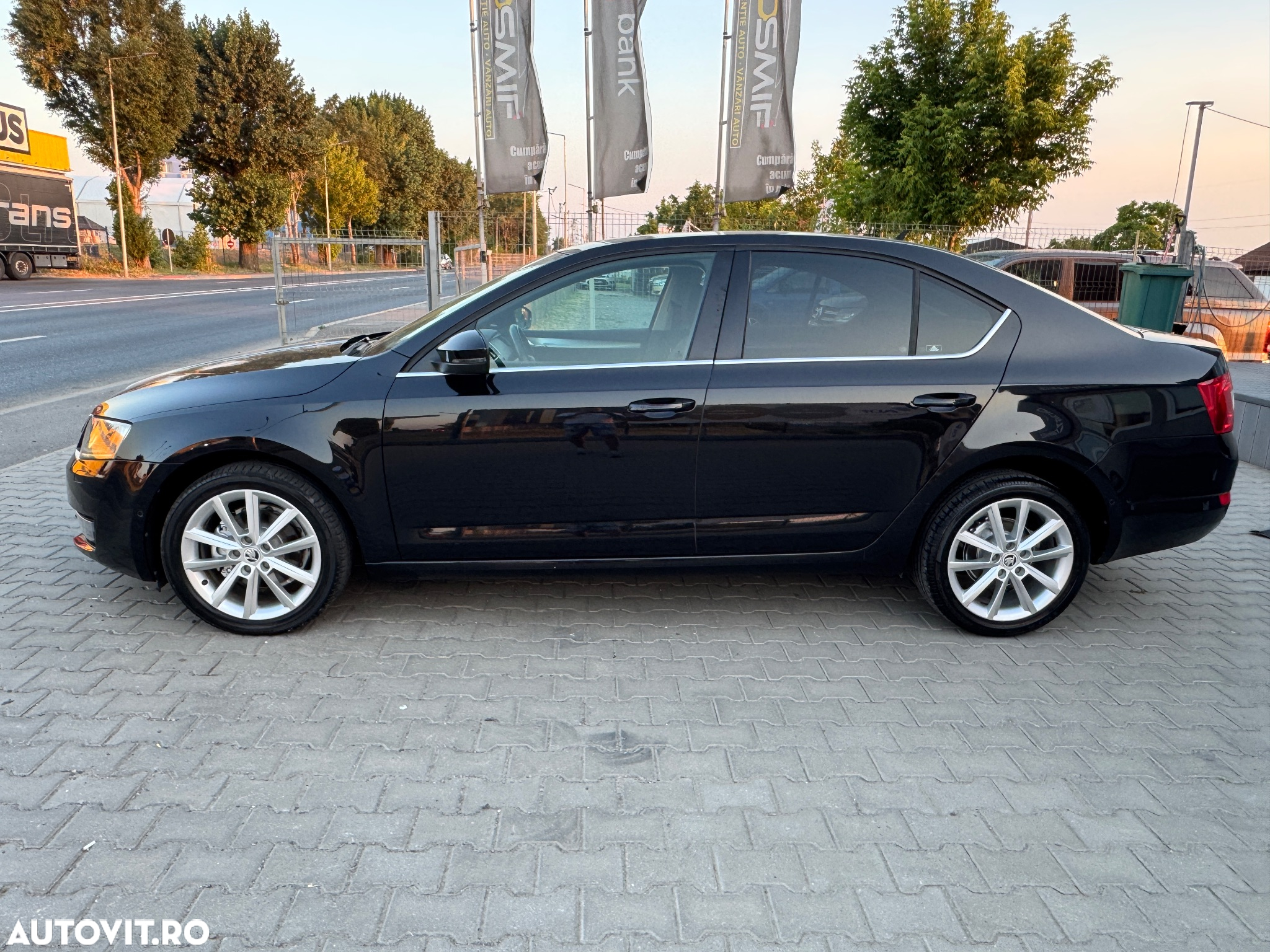 Skoda Octavia 1.6 TDI DPF DSG Elegance - 30