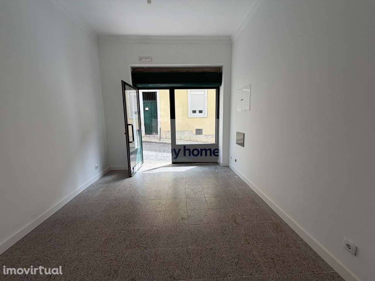 Arrendamento | Loja | Praça Paiva Couceiro - Grande imagem: 2/7