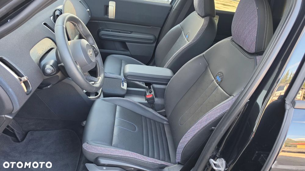 MINI Countryman E Classic Trim - 12