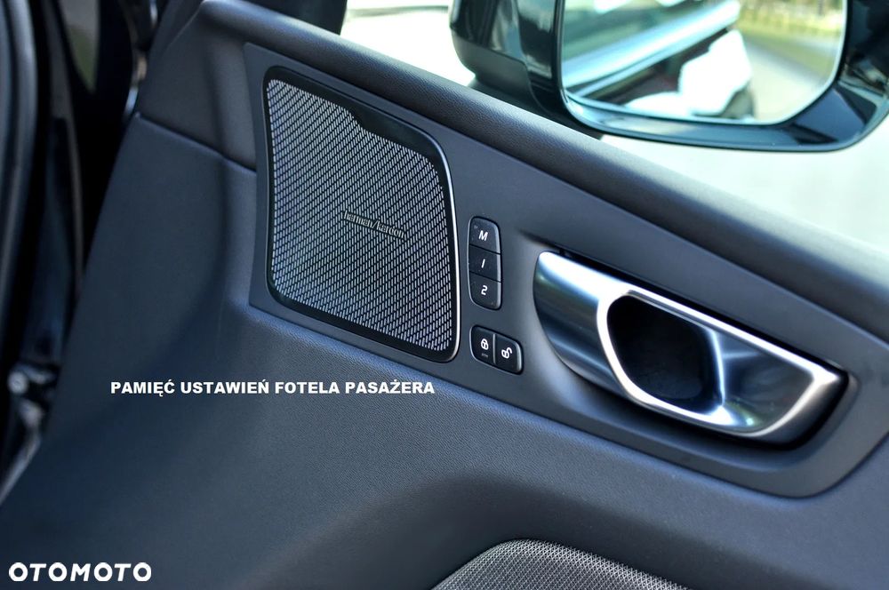 Volvo XC 60 B5 B AWD Plus Black Edition - 18