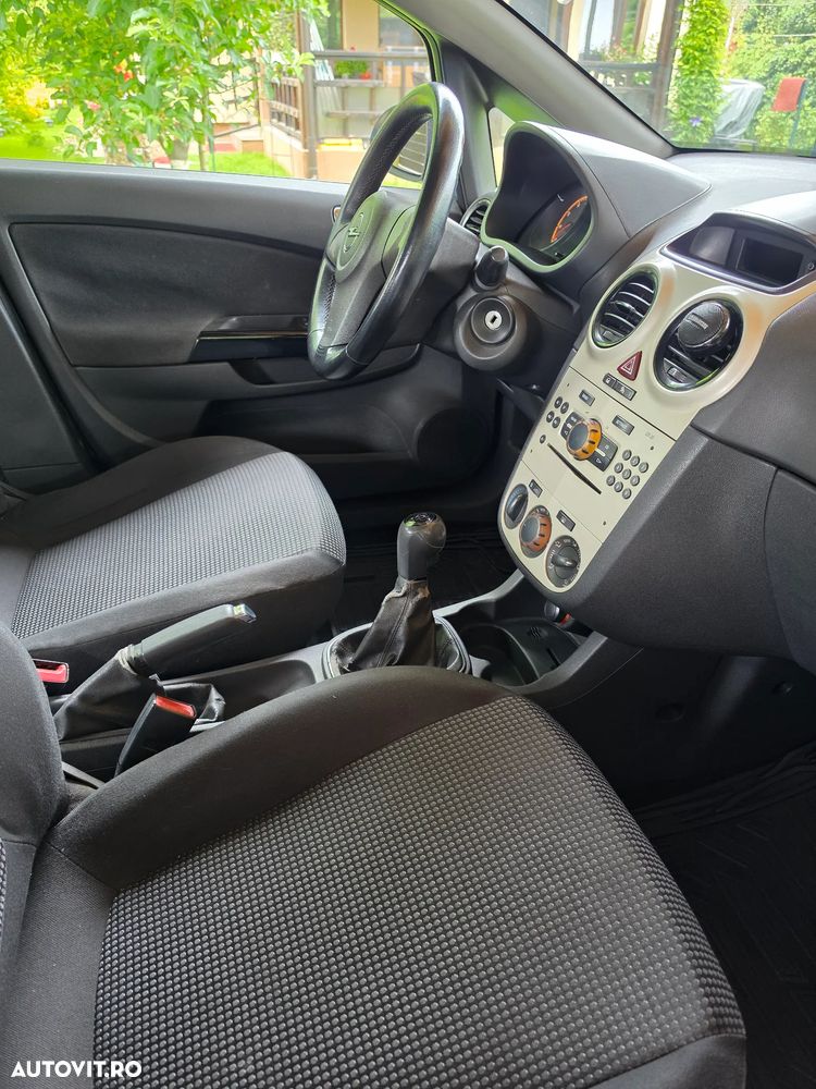 Opel Corsa 1.2i Cosmo - 3