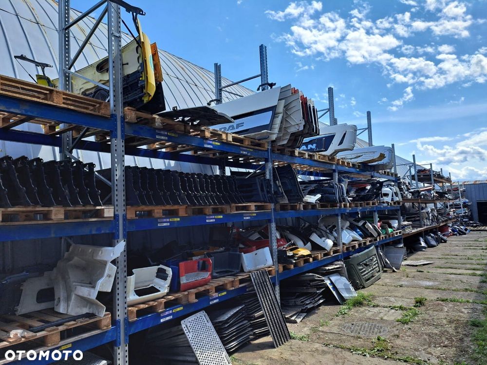 ŚRODEK ZDERZAKA GRILL MAN TGS PRZEDLIFT - 3