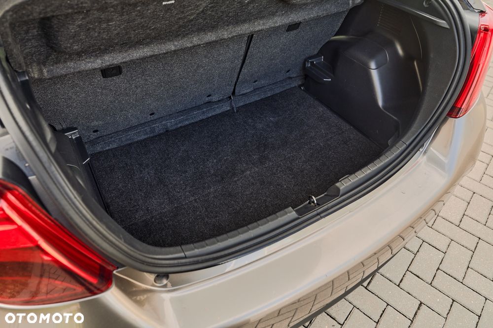 Toyota Yaris Hybrid 100 Selection Passion - 27
