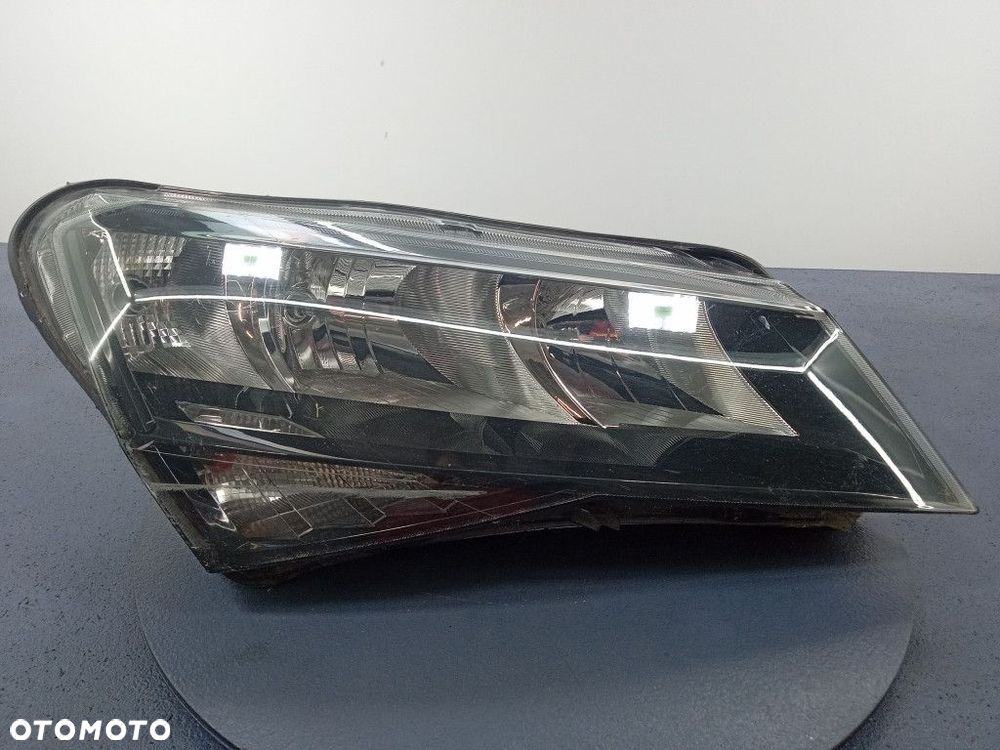SUPERB III REFLEKTOR PRAWY LAMPA EU 3V1941016 - 1