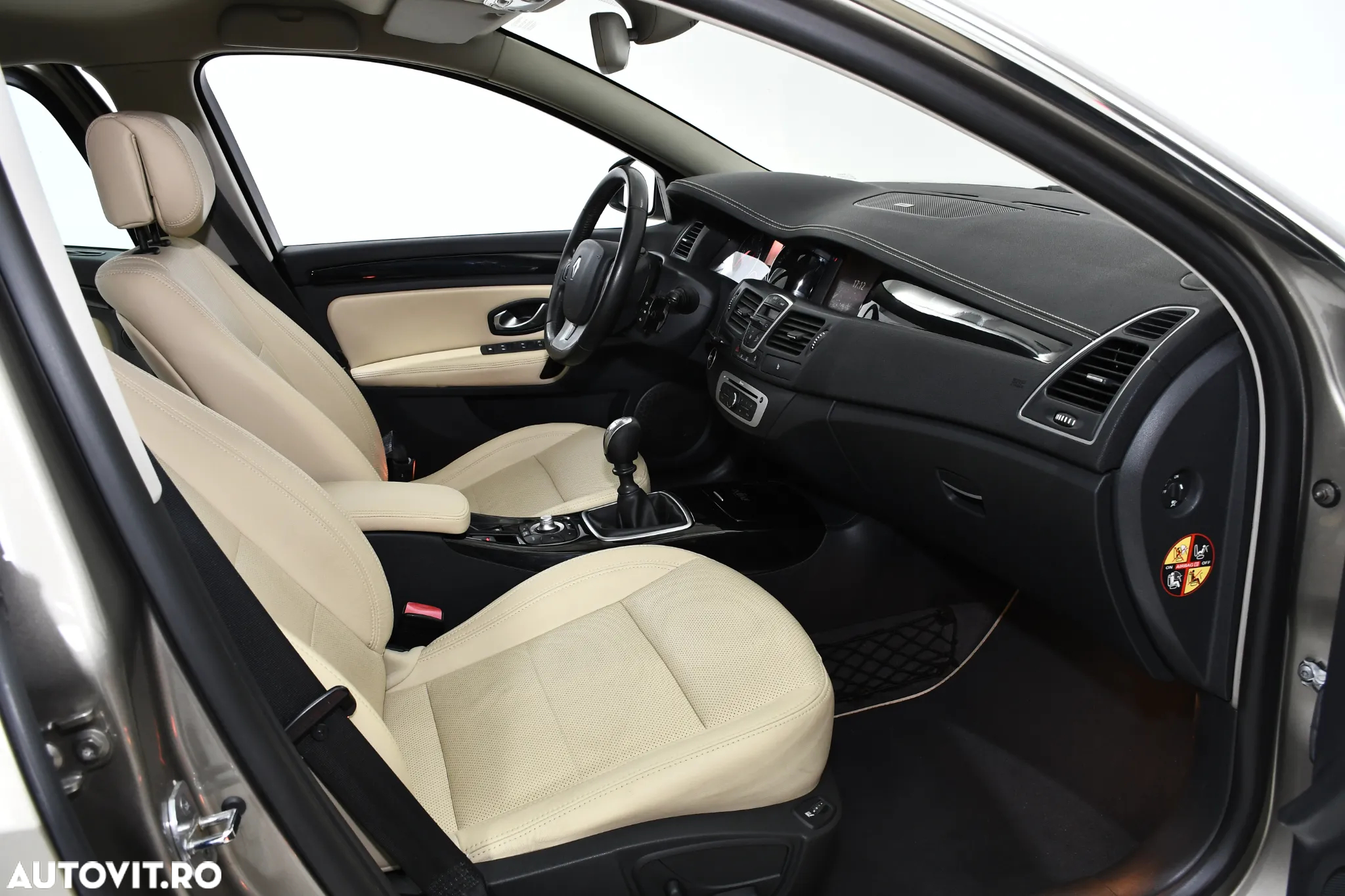 Renault Laguna 2.0 dCi FAP Initiale - 13