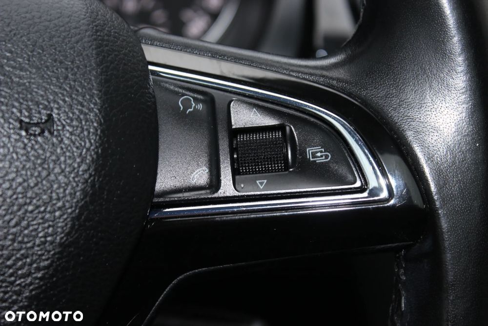 Skoda RAPID 1.4 TSI DSG Monte Carlo Green tec - 25