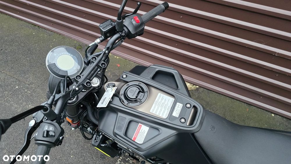 Husqvarna Svartpilen - 16