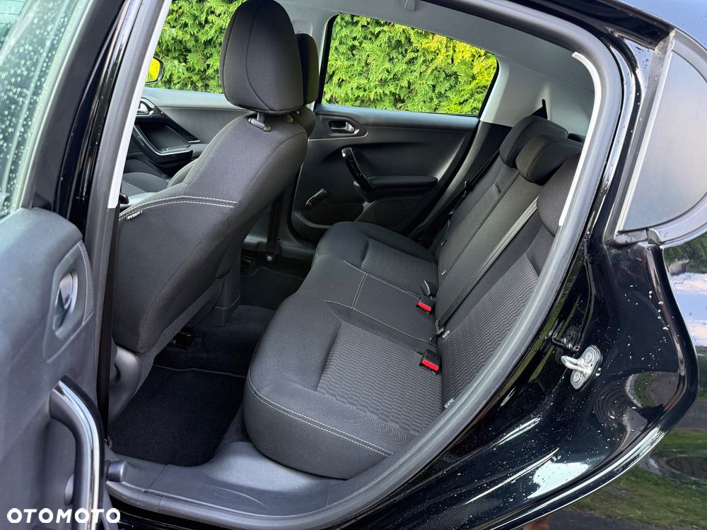 Peugeot 208 1.2 PureTech Style - 18