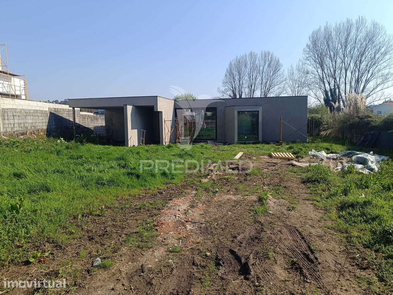 Excelente moradia térrea isolada de 4 frentes em construção - Grande imagem: 3/25