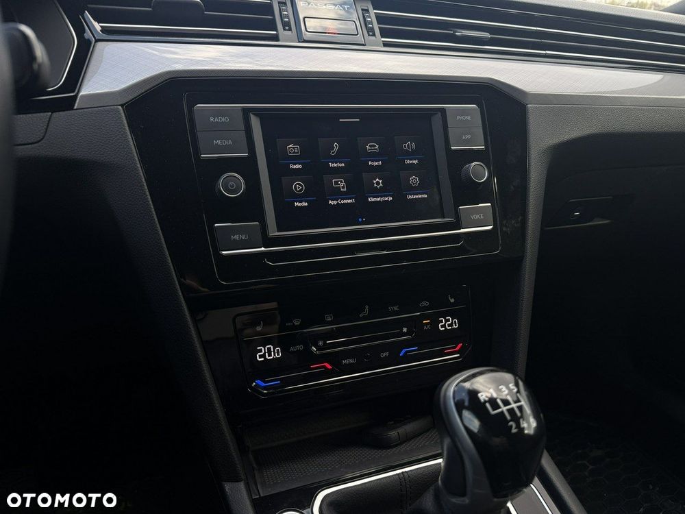 Volkswagen Passat - 15