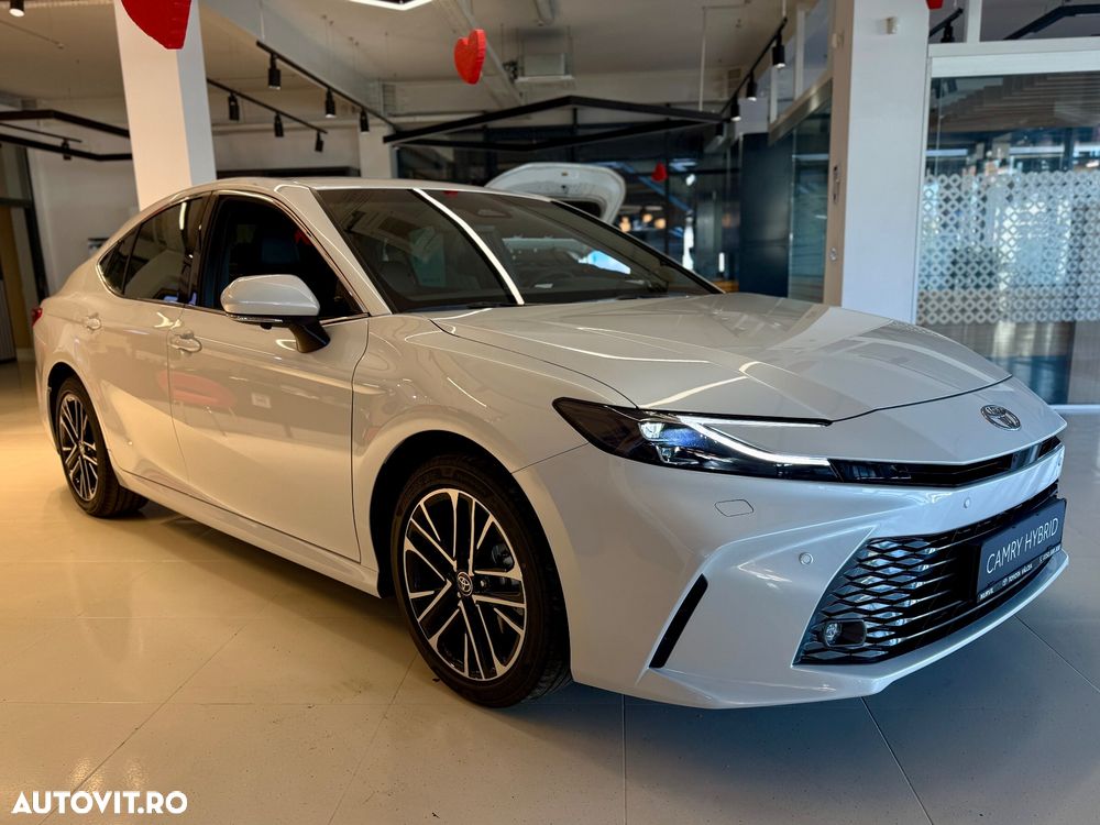 Toyota Camry 2.5 HEV Luxury - 3