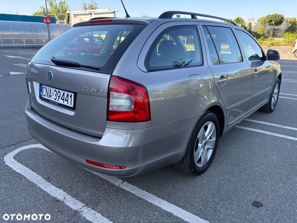 Skoda Octavia 1.6 Ambiente EU5 - 8