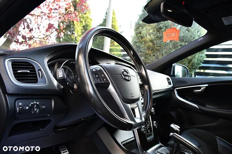 Volvo V40 D3 Drive-E SCR R-Design Momentum - 11