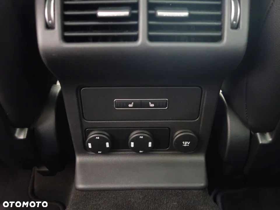 Jaguar F-Pace 2.0 i4P AWD R-Sport - 28