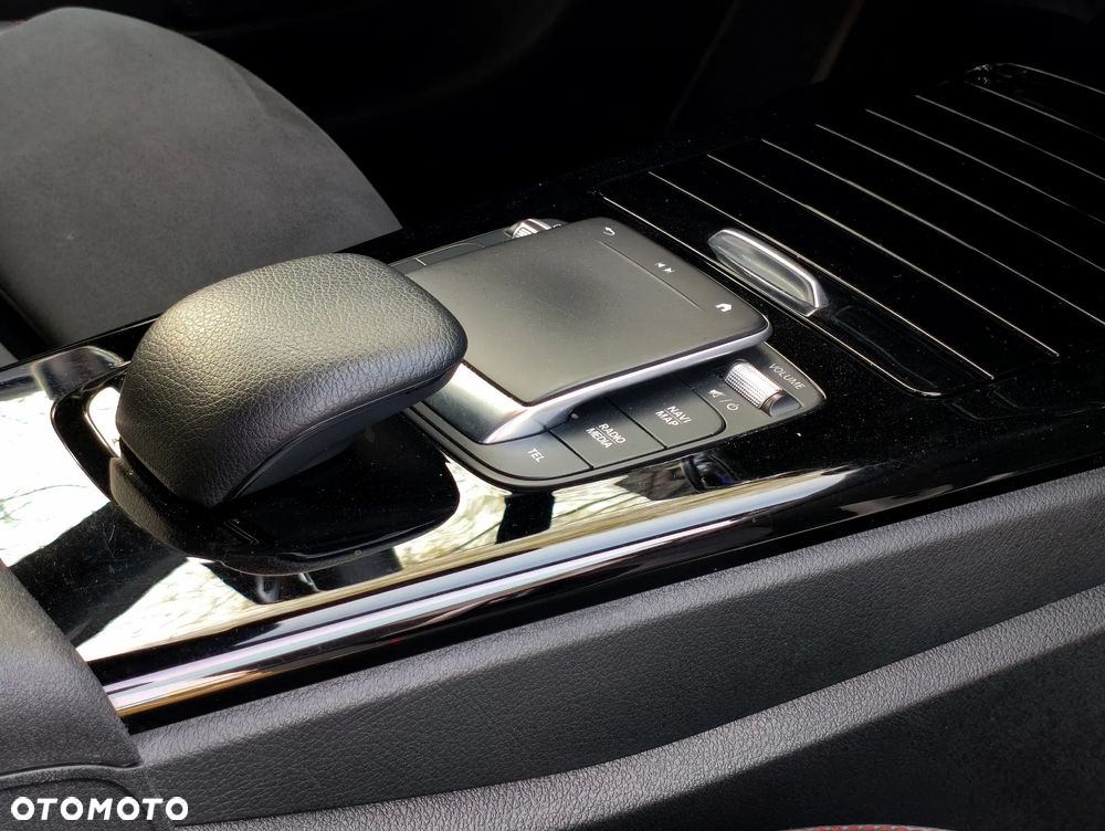 Mercedes-Benz CLA 250 E AMG Line 8G-DCT - 18