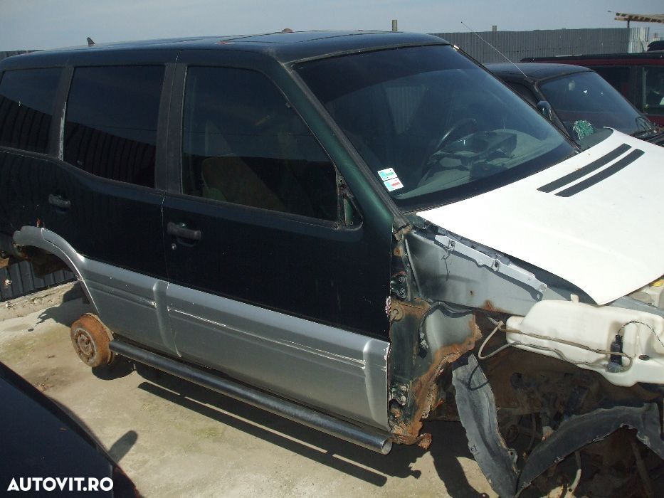 Dezmembrez NISSAN  TERRANO 2  in 2 sau 4 usi - 6