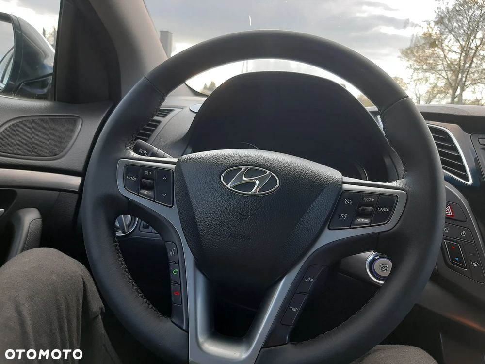 Hyundai i40 Kombi blue 1.6 Family - 23