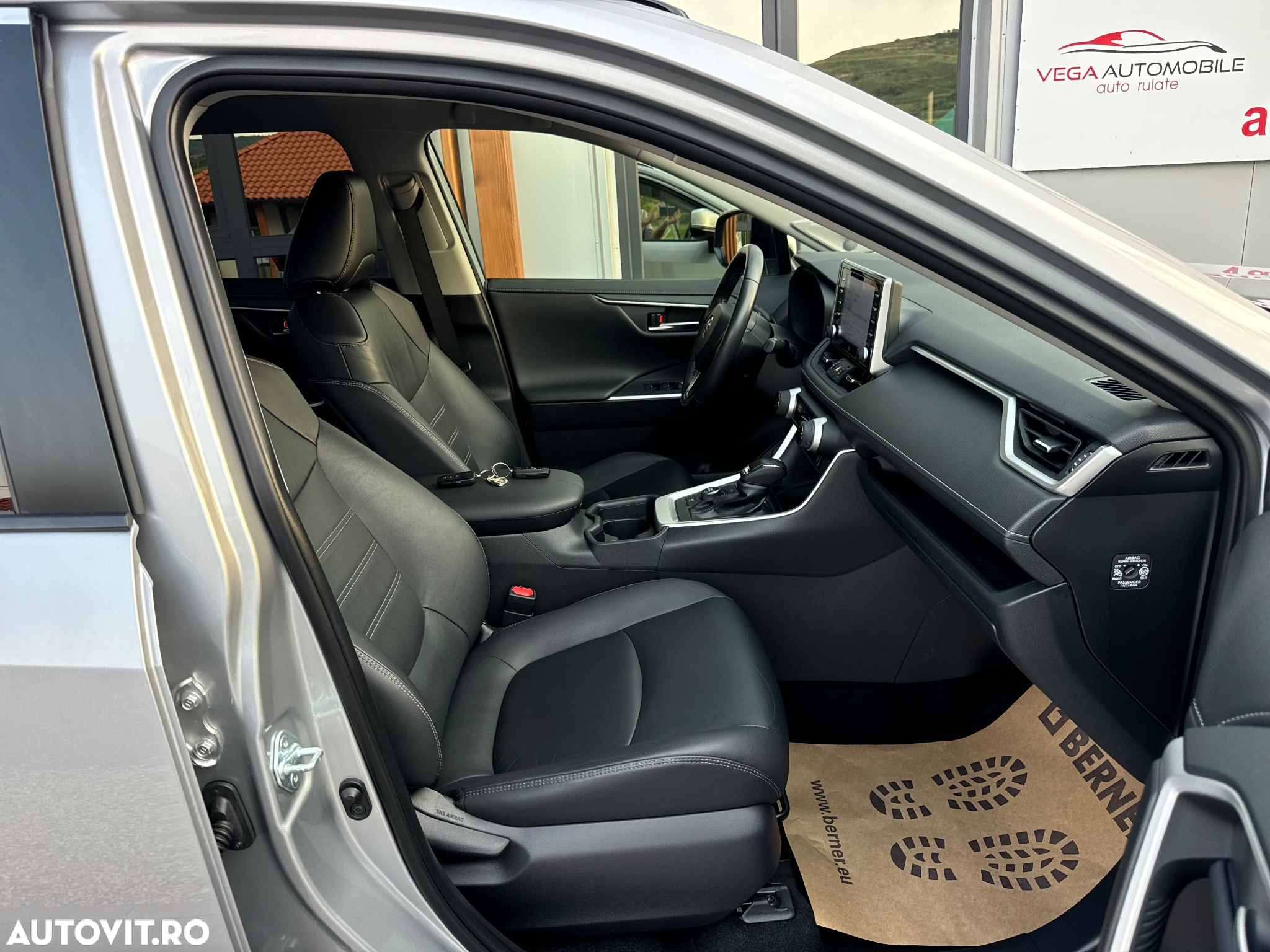 Toyota RAV4 2.5 4x4 Hybrid Team Deutschland - 14