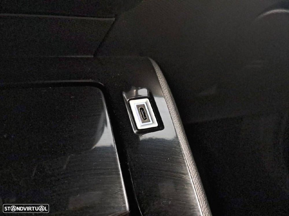 Peugeot 2008 1.2 Hybrid Allure e-DCS6 - 24