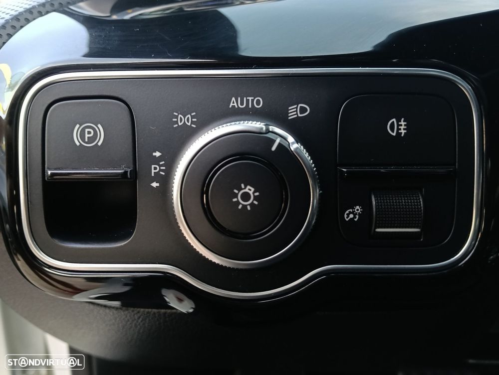 Mercedes-Benz CLA 180 d AMG Line - 21