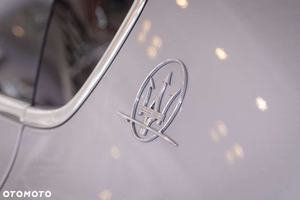 Maserati Quattroporte - 12